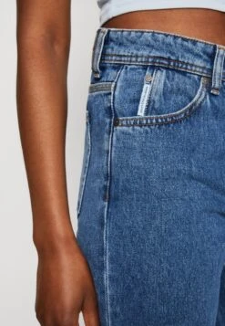 Marc O'Polo DENIM TROUSERS HIGH WAIST LOOSE LEG REGULAR LENGTH - Flared Jeans - Multi/vintage Mid Blue 11 Marc O'Polo DENIM TROUSERS HIGH WAIST LOOSE LEG REGULAR LENGTH - Flared Jeans - Multi/vintage Mid Blue -Mode Familie a09e363feeaf435f8c135322c6d9f4af