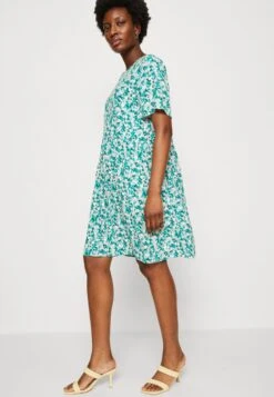 Marc O'Polo DENIM DRESS SHORT SLEEVE - Freizeitkleid - Multi/blue 9 Marc O'Polo DENIM DRESS SHORT SLEEVE - Freizeitkleid - Multi/blue -Mode Familie a3ad2df804934d98a48ee19055237fd0