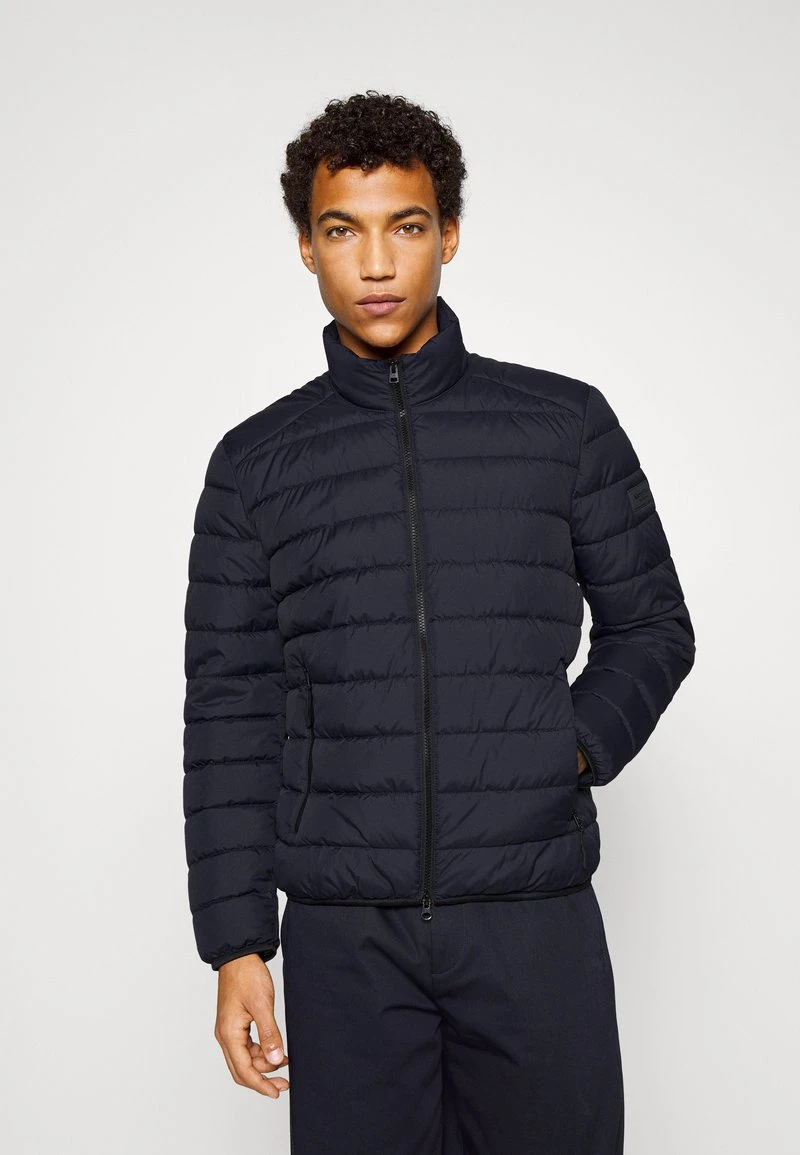 Marc O'Polo JACKET REGULAR FIT REPREVE STAND UP COLLAR 2WAY VISLON - Übergangsjacke - Dark Night 1 Marc O'Polo JACKET REGULAR FIT REPREVE STAND UP COLLAR 2WAY VISLON - Übergangsjacke - Dark Night
