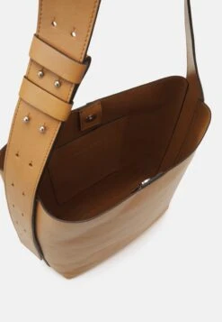 Marc O'Polo MOD. TARY - Umhängetasche - True Camel 8 Marc O'Polo MOD. TARY - Umhängetasche - True Camel -Mode Familie a5a68ff9226f4903b9ceef4623b4a868