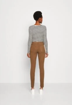 Marc O'Polo 5 POCKET HIGH WAIST SKINNY FIT REGULAR LENGTH - Stoffhose - Earthy Brown -Mode Familie a65555ab3956435eb779159723da205d