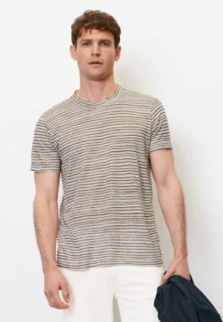 Marc O'Polo SHAPED MASTERS OF - T-Shirt Print - Multi Tall Poppy 11 Marc O'Polo SHAPED MASTERS OF - T-Shirt Print - Multi Tall Poppy -Mode Familie a8e3ebb4b9134fab8c6ec112cdd5df16 1