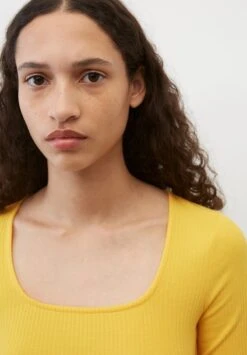 Marc O'Polo DENIM MODERN HALFSLEEVE SQUARE NECKLINE - T-Shirt Basic - Cream Gold 9 Marc O'Polo DENIM MODERN HALFSLEEVE SQUARE NECKLINE - T-Shirt Basic - Cream Gold -Mode Familie a9a1614821214c67a3126047bca7800c