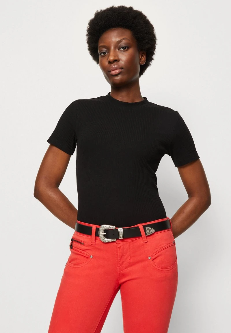 Marc O'Polo DENIM SHORTSLEEVE ROUNDNECK SLIM FIT - T-Shirt Basic - Black 4 Marc O'Polo DENIM SHORTSLEEVE ROUNDNECK SLIM FIT - T-Shirt Basic - Black – Bild 4