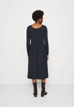 Marc O'Polo DRESS - Jerseykleid - Deep Blue Sea 8 Marc O'Polo DRESS - Jerseykleid - Deep Blue Sea -Mode Familie ae67896f255047f593f0c3d18085c60e