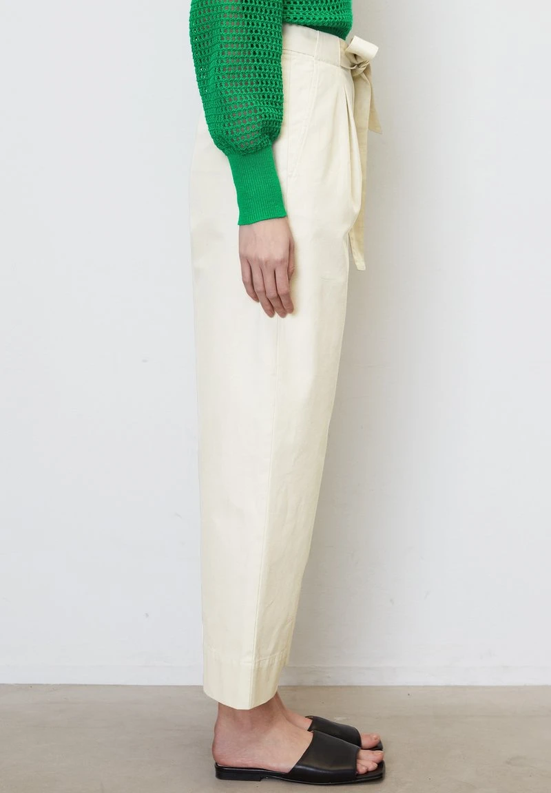 Marc O'Polo BARREL MIT GÜRTEL - Stoffhose - Chalky Sand 4 Marc O'Polo BARREL MIT GÜRTEL - Stoffhose - Chalky Sand – Bild 4