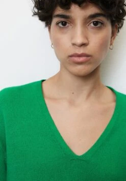 Marc O'Polo V-NECK - Strickpullover - Vivid Green 9 Marc O'Polo V-NECK - Strickpullover - Vivid Green -Mode Familie b2fbb6a203114772878b260928153b58