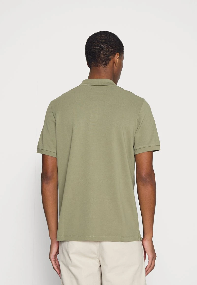 Marc O'Polo SHORT SLEEVE BUTTON PLACKET SLITS EMBROIDE - Poloshirt - Bistro Green 3 Marc O'Polo SHORT SLEEVE BUTTON PLACKET SLITS EMBROIDE - Poloshirt - Bistro Green – Bild 3
