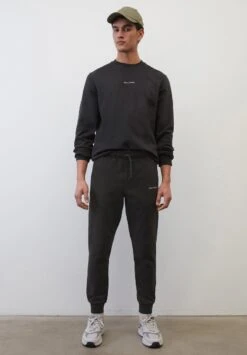 Marc O'Polo REGULAR AUS REINER - Sweatshirt - Black 10 Marc O'Polo REGULAR AUS REINER - Sweatshirt - Black -Mode Familie b4503742bf9447f19f76116c324f5a1f