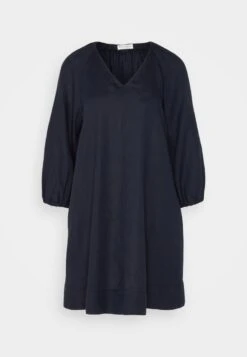 Marc O'Polo DRESS SHORT LENGTH A LINE FEMININE NECKLINE - Freizeitkleid - Deep Blue Sea 10 Marc O'Polo DRESS SHORT LENGTH A LINE FEMININE NECKLINE - Freizeitkleid - Deep Blue Sea -Mode Familie b6458be6e10940c786fbb03feaccb053