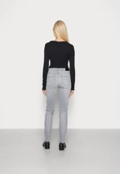 Marc O'Polo DENIM ALVA - Jeans Slim Fit - Grey 8 Marc O'Polo DENIM ALVA - Jeans Slim Fit - Grey -Mode Familie b663035ee54f458c9829c3c2c126f00d