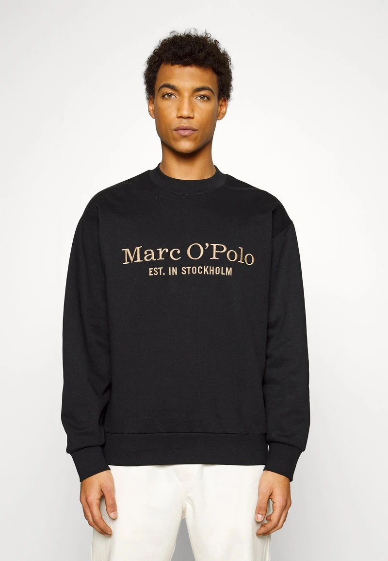 Marc O'Polo CREWNECK, EMBROIDERED ARTWORK ON CHEST - Sweatshirt - Black 1 Marc O'Polo CREWNECK, EMBROIDERED ARTWORK ON CHEST - Sweatshirt - Black