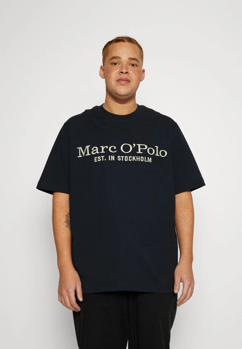 Marc O'Polo SHORT SLEEVE CREW NECK BIG SIZE - T-Shirt Print - Dark Navy 1 Marc O'Polo SHORT SLEEVE CREW NECK BIG SIZE - T-Shirt Print - Dark Navy