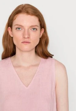 Marc O'Polo BLOUSE SLEEVELESS BACKSIDE PLEAT - Bluse - Breezy Pink -Mode Familie c2104c5ba98f42c89d53be6f0d797886