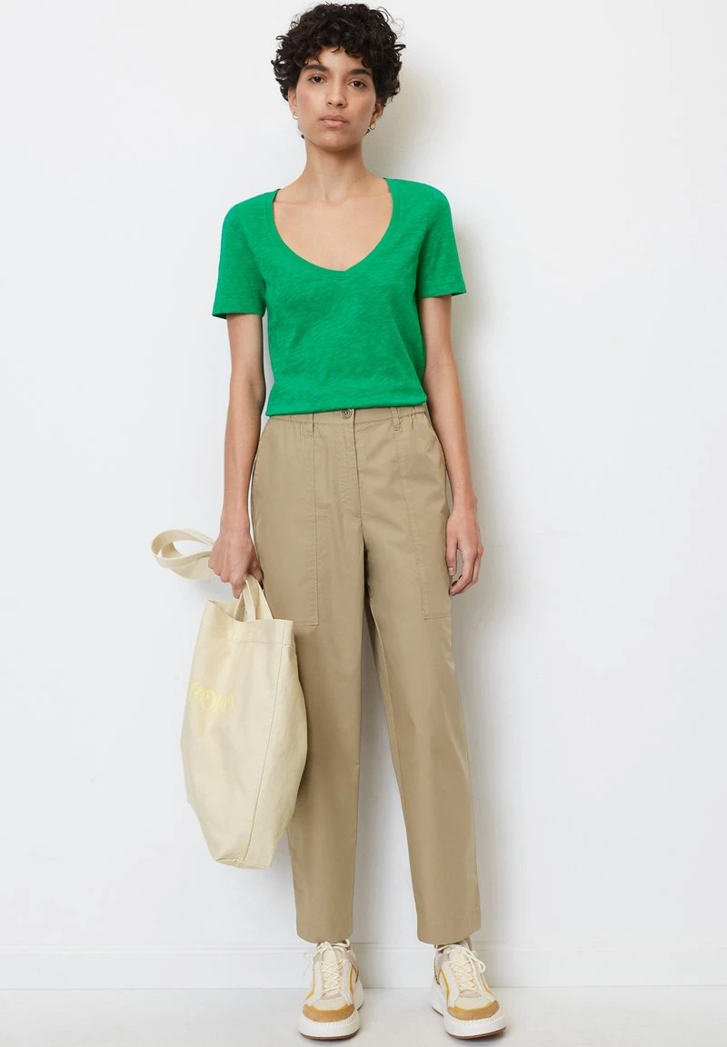 Marc O'Polo SHORT SLEEVE VNECK - T-Shirt Basic - Vivid Green 2 Marc O'Polo SHORT SLEEVE VNECK - T-Shirt Basic - Vivid Green – Bild 2