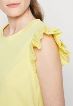 Marc O'Polo DENIM SLEEVELESS RUFFLES AT ARMHOLE - T-Shirt Print - Buttercup 11 Marc O'Polo DENIM SLEEVELESS RUFFLES AT ARMHOLE - T-Shirt Print - Buttercup -Mode Familie c2e5a040e67d41ca977a6d5ae3998941