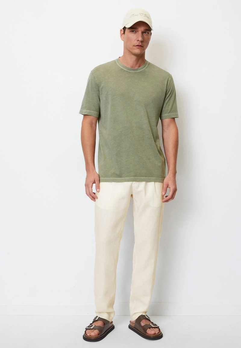 Marc O'Polo RUNDHALS REGULAR - T-Shirt Basic - Olive 2 Marc O'Polo RUNDHALS REGULAR - T-Shirt Basic - Olive – Bild 2