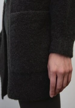 Marc O'Polo V NECK - Strickjacke - Black 8 Marc O'Polo V NECK - Strickjacke - Black -Mode Familie c427382a2ab94aea83c36b2df63fb49f