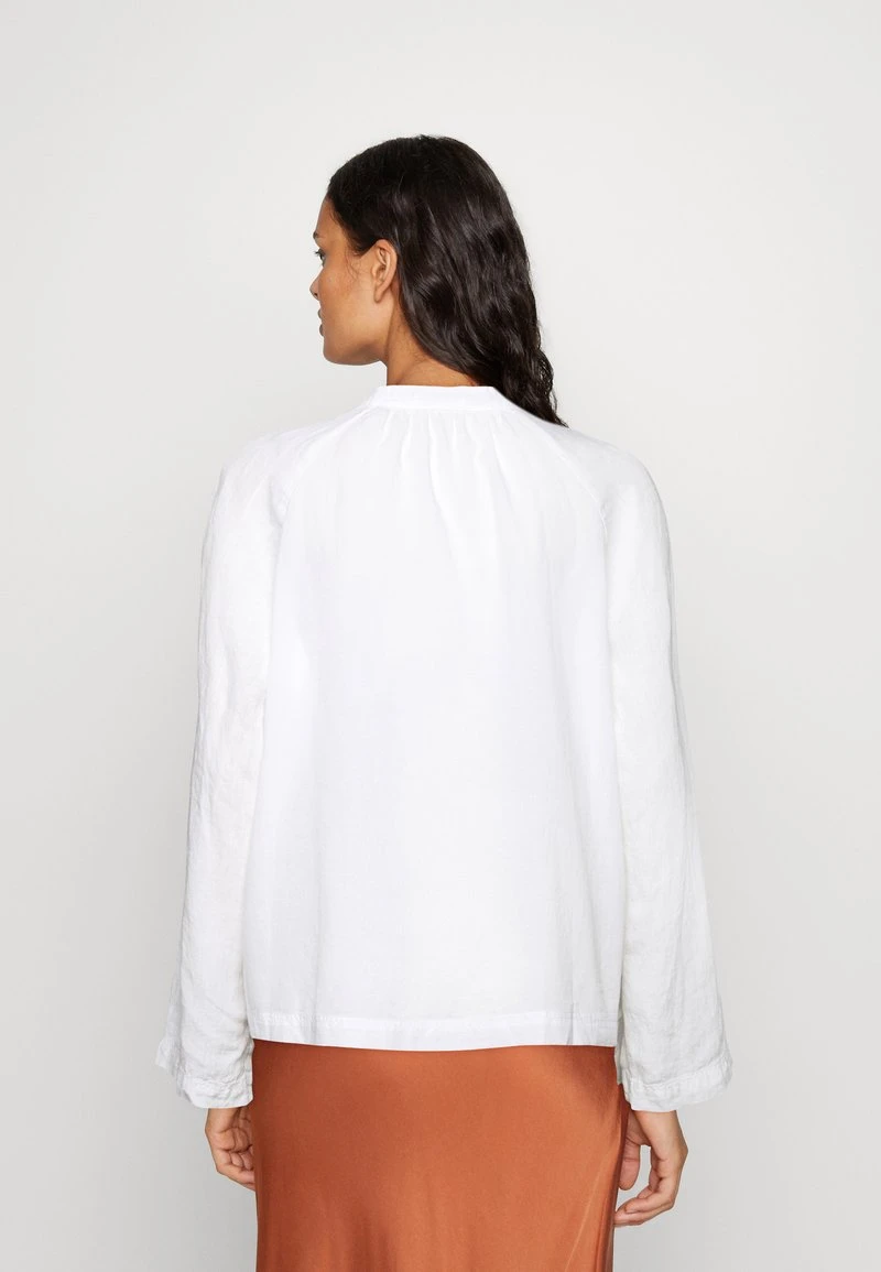 Marc O'Polo V NECK INSIDE SLITS AT SLEEVE SMALL STAND UP COLLAR PATCHED - Langarmshirt - White 3 Marc O'Polo V NECK INSIDE SLITS AT SLEEVE SMALL STAND UP COLLAR PATCHED - Langarmshirt - White – Bild 3