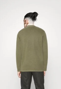 Marc O'Polo CREW EMBROIDERY - Langarmshirt - Olive 8 Marc O'Polo CREW EMBROIDERY - Langarmshirt - Olive -Mode Familie c72a1adb13ea47e9b875a6adbf9b8177