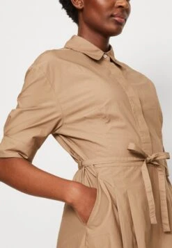 Marc O'Polo STYLE BELTED WAIST PLEATS - Blusenkleid - Dusty Earth 11 Marc O'Polo STYLE BELTED WAIST PLEATS - Blusenkleid - Dusty Earth -Mode Familie cae183b9079a4c769be11d6226d84944