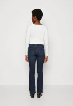 Marc O'Polo DENIM TROUSERS MID WAIST REGULAR LENGTH - Flared Jeans - Clean Blue 8 Marc O'Polo DENIM TROUSERS MID WAIST REGULAR LENGTH - Flared Jeans - Clean Blue -Mode Familie cc92b289f897465cb639dd46df6bc715
