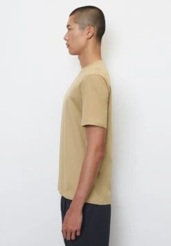 Marc O'Polo SHORT SLEEVE CREW NECK CLASSIC INSIDE CHE - T-Shirt Print - Soft Mocca -Mode Familie ce846884b5df4aaeb28838847c7fac07
