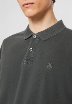 Marc O'Polo SHORT SLEEVE - Poloshirt - Pirate Black 11 Marc O'Polo SHORT SLEEVE - Poloshirt - Pirate Black -Mode Familie d0c008c3389047f09a3b56bdc9bcf5e7