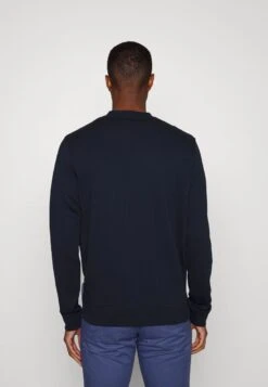Marc O'Polo DENIM LONG SLEEVE LOGO PRINT ARTWORK - Sweatshirt - True Navy 8 Marc O'Polo DENIM LONG SLEEVE LOGO PRINT ARTWORK - Sweatshirt - True Navy -Mode Familie d1055c2dfd1c49d9bed58848c3f1c34a