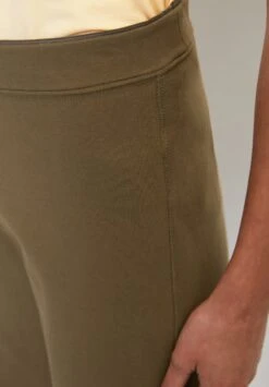 Marc O'Polo AUS KOMPAKTEM INTERLOCK - Stoffhose - Earthy Brown -Mode Familie d27bea84c7754c848e1f09495de39371
