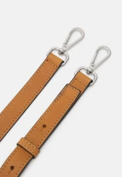 Marc O'Polo HEDDY - Handtasche - True Camel 10 Marc O'Polo HEDDY - Handtasche - True Camel -Mode Familie d3effad1b3ba4666998403139ad0ba36