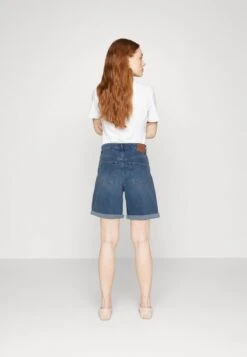 Marc O'Polo HIGH WAIST RELAXED FIT MID LENGTH TURN UP - Jeans Shorts - Dark Blue -Mode Familie d5d4d811695a4459b9918d71dbeb1af2