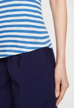 Marc O'Polo SHORT SLEEVE V NECK - T-Shirt Print - Multi/summer Sky -Mode Familie d5dffc3fc4bb4704804c02881d8379a3