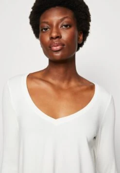 Marc O'Polo 3/4 SLEEVE V NECK - Langarmshirt - White 9 Marc O'Polo 3/4 SLEEVE V NECK - Langarmshirt - White -Mode Familie d6d7cab9d0914dc2a2172feb4c814785