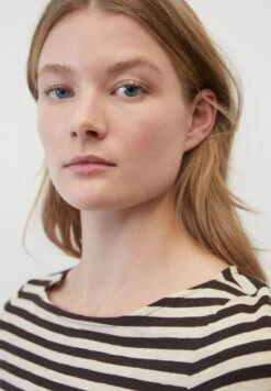 Marc O'Polo GESTREIFTES AUS - T-Shirt Print - Dark Brown 8 Marc O'Polo GESTREIFTES AUS - T-Shirt Print - Dark Brown -Mode Familie d9e7d52b2e394fd78e060fc66a969caa