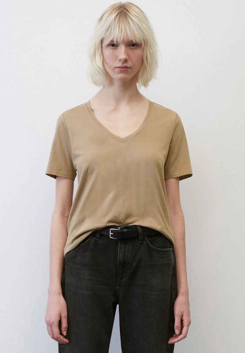 Marc O'Polo V NECK REGULAR - T-Shirt Basic - Dusty Earth 1 Marc O'Polo V NECK REGULAR - T-Shirt Basic - Dusty Earth