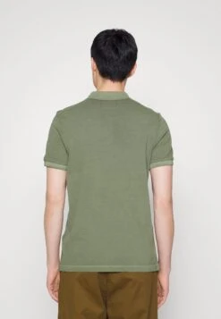 Marc O'Polo SHORT SLEEVE, COLLAR AND CUFFS, SLITS AT HEM - Poloshirt - Olive -Mode Familie e26f93af32224669a73d04d66443b197