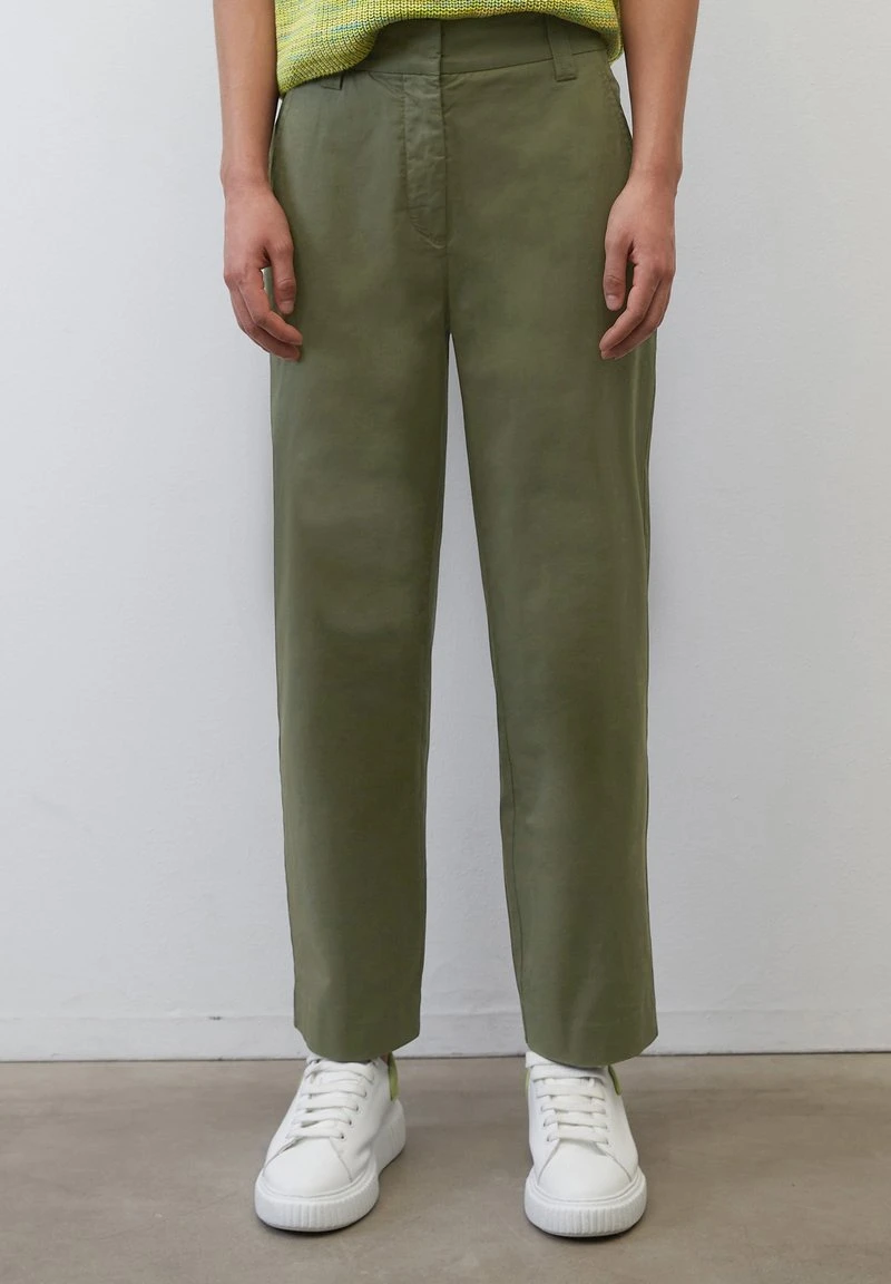 Marc O'Polo MODERNE MODELL RIMKA - Stoffhose - Wild Olive 2 Marc O'Polo MODERNE MODELL RIMKA - Stoffhose - Wild Olive – Bild 2
