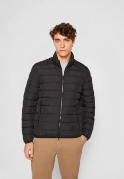 Marc O'Polo JACKET REGULAR FIT REPREVE STAND UP COLLAR 2WAY VISLON - Übergangsjacke - Black 9 Marc O'Polo JACKET REGULAR FIT REPREVE STAND UP COLLAR 2WAY VISLON - Übergangsjacke - Black -Mode Familie e2cf6fedb5c14f6eb9378912777a3275