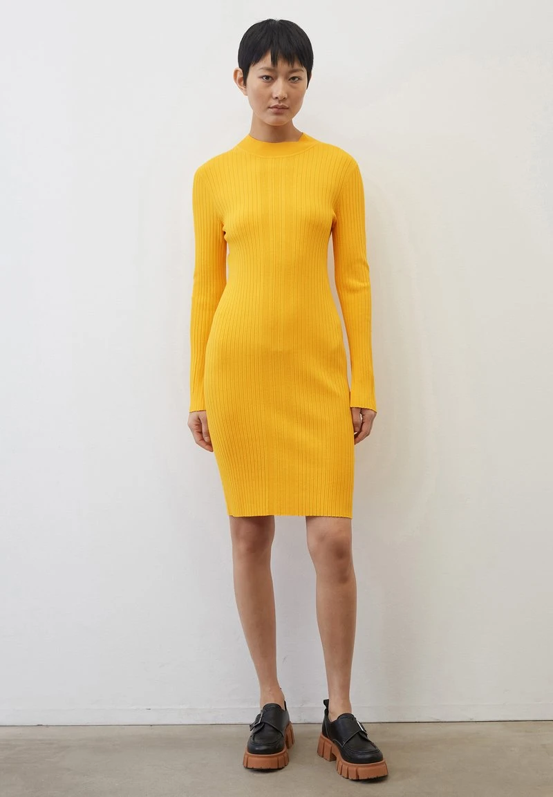 Marc O'Polo LONGSLEEVE, SMALL STAND-UP COLLAR - Strickkleid - Morning Sun 5 Marc O'Polo LONGSLEEVE, SMALL STAND-UP COLLAR - Strickkleid - Morning Sun – Bild 5