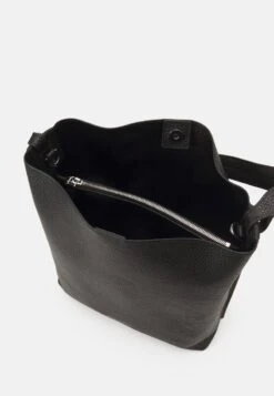 Marc O'Polo BRINJA - Handtasche - Black 8 Marc O'Polo BRINJA - Handtasche - Black -Mode Familie e6ffe0d98a314ef8ad7629351193448b