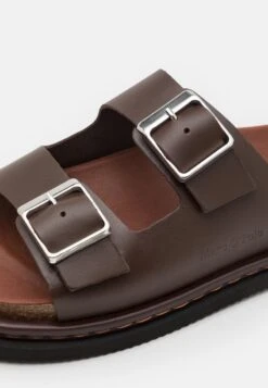Marc O'Polo MATS - Pantolette Flach - Dark Brown 11 Marc O'Polo MATS - Pantolette Flach - Dark Brown -Mode Familie e7028698a62146f2bd16d4a5fe0b1766