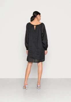 Marc O'Polo DRESS FEMININE GATHERING ROUND NECKLINE VOLUMINOUS SLEEVE - Freizeitkleid - Black 8 Marc O'Polo DRESS FEMININE GATHERING ROUND NECKLINE VOLUMINOUS SLEEVE - Freizeitkleid - Black -Mode Familie ebb4a5fd4c584d1588336644161e146e