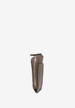 Marc O'Polo MIT ZWEISEITIGEM ZIPPER - Geldbörse - Dark Nutshell 9 Marc O'Polo MIT ZWEISEITIGEM ZIPPER - Geldbörse - Dark Nutshell -Mode Familie f1923a1c98884525a3ddca8b43891339