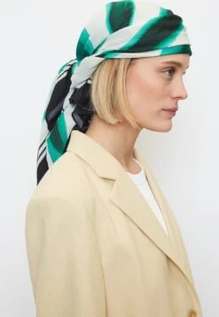 Marc O'Polo QUADRATISCHES - Tuch - Multi Vivid Green 11 Marc O'Polo QUADRATISCHES - Tuch - Multi Vivid Green -Mode Familie f5ff91610da847c08449bf208980fe61 1