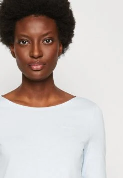 Marc O'Polo LONG SLEEVE ROUND NECK SOLID - Langarmshirt - Spring Sky -Mode Familie f66808ca410449108551ae4ed9b7a7e1