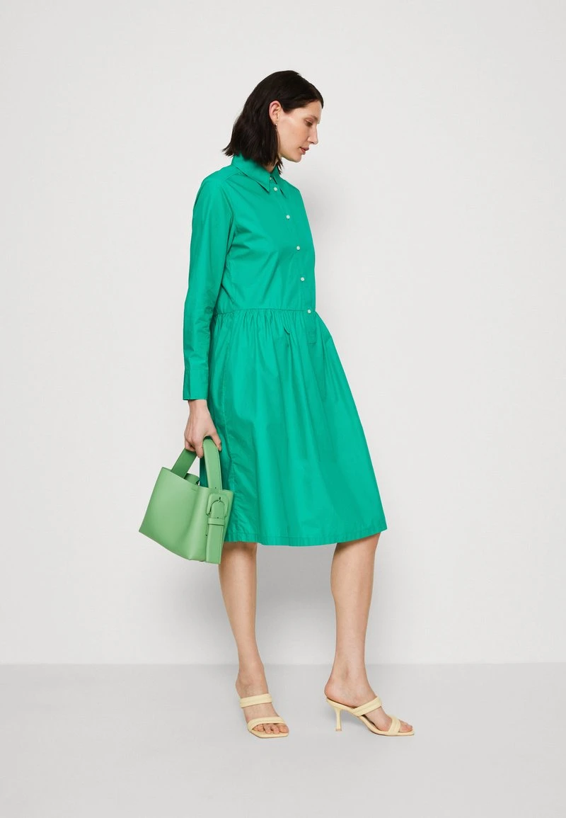 Marc O'Polo DRESS SHIRT STYLE FEMININE GATHERING MODERN DETAILS - Blusenkleid - Vivid Green 2 Marc O'Polo DRESS SHIRT STYLE FEMININE GATHERING MODERN DETAILS - Blusenkleid - Vivid Green – Bild 2