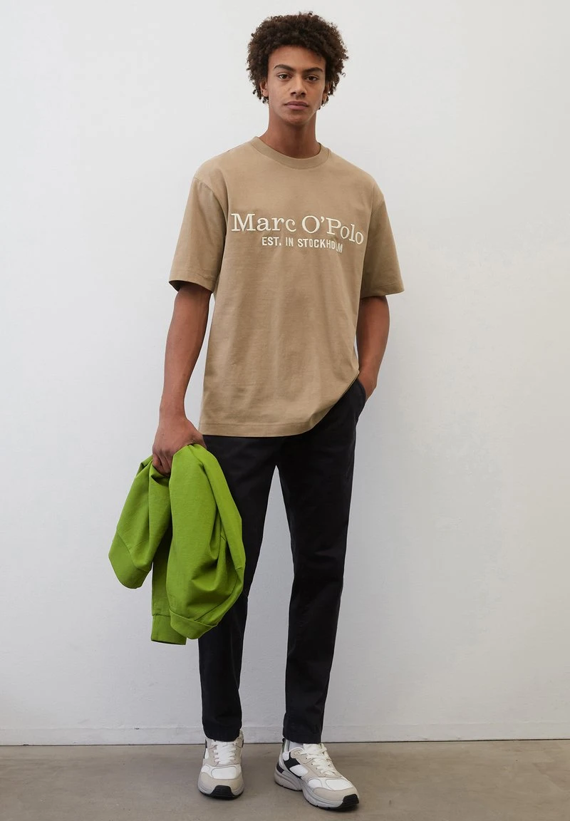 Marc O'Polo EMBROIDERY - T-Shirt Print - Soft Mocca 2 Marc O'Polo EMBROIDERY - T-Shirt Print - Soft Mocca – Bild 2