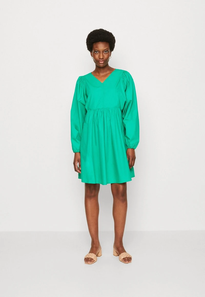 Marc O'Polo DRESS FEMININE STYLE SLEEVE VOLUME V NECK SHORT LENGTH - Freizeitkleid - Vivid Green 1 Marc O'Polo DRESS FEMININE STYLE SLEEVE VOLUME V NECK SHORT LENGTH - Freizeitkleid - Vivid Green