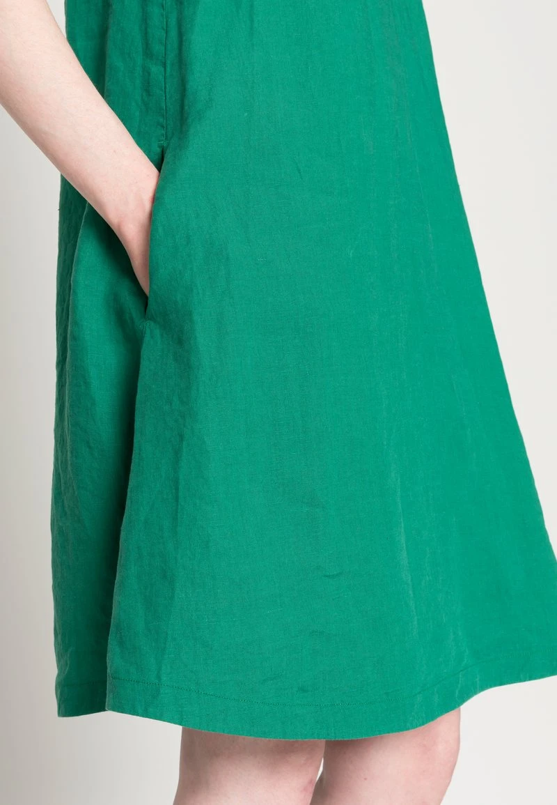 Marc O'Polo DRESS A SHAPE V NECKLINE SLEEVELESS - Freizeitkleid - Preppy Green 5 Marc O'Polo DRESS A SHAPE V NECKLINE SLEEVELESS - Freizeitkleid - Preppy Green – Bild 5